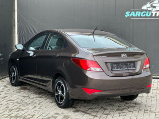 Hyundai Accent foto 6