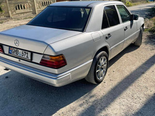 Mercedes Series (W124) foto 4