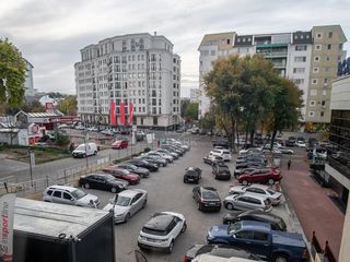 Se oferă în chirie spațiu comercial! Centru! 600mp! foto 18