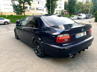 BMW 5 Series foto 1