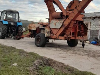 Se vinde combina de porumb Henson 9 împreună cu tractor Belarus 1221 foto 5