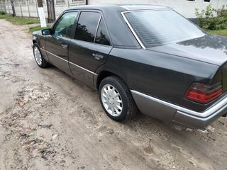 Mercedes Series (W124) foto 2