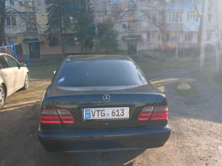 Mercedes E-Class foto 2