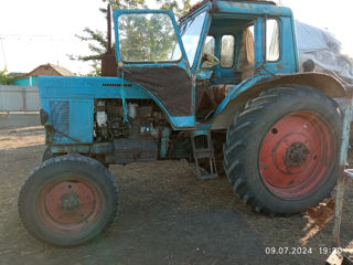 Se vinde tractor foto 1