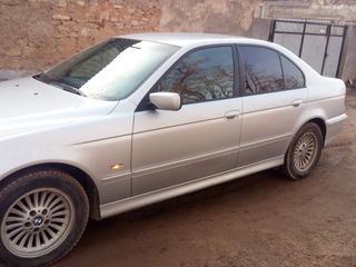 BMW 5 Series foto 4