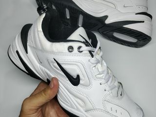 Nike m2k black white foto 1