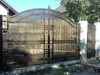 Porți, garduri , balustrade, copertine, gratii, uși metalice și alte confecții din  fier. foto 6