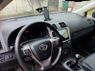 Toyota Avensis foto 2