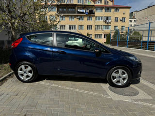 Ford Fiesta foto 2