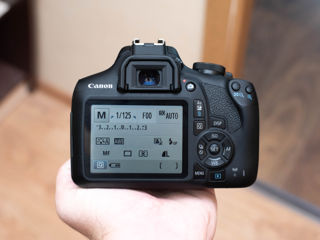 Canon 2000D Kit (1600 de cadre)