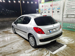 Peugeot 207 foto 2