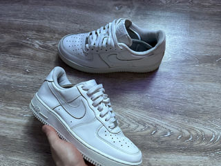 Nike Air Force 1 Triple White foto 2