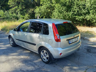 Ford Fiesta foto 4