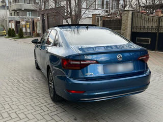 Volkswagen Jetta foto 4