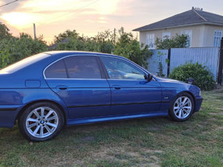 BMW 5 Series foto 3