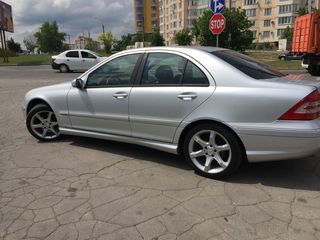 Mercedes C Class foto 8