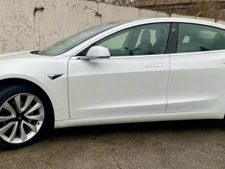 Tesla Model 3 foto 4