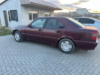 Mercedes C-Class foto 3