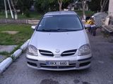 Nissan Almera Tino foto 9