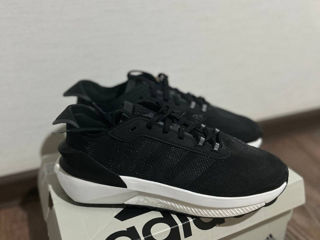 Adidas Avryn foto 1