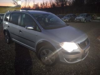 Volkswagen Touran foto 2