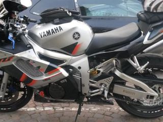 Yamaha R6 foto 1