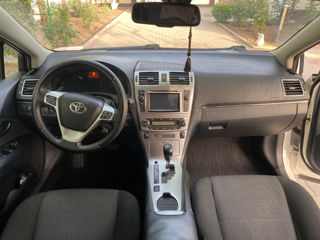 Toyota Avensis foto 8