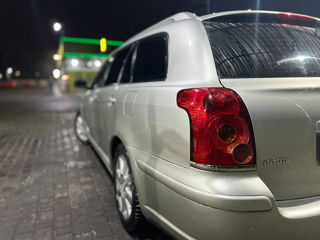 Toyota Avensis foto 6