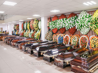 Coroane funerare, coşuri şi aranjamente florale în asortiment, 200+ modele în stoc foto 3