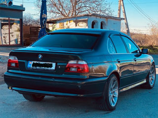 BMW 5 Series foto 2