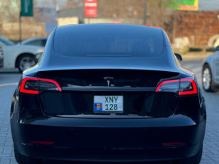 Tesla Model 3 foto 8