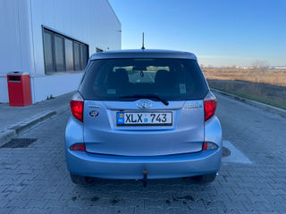 Toyota Verso-S foto 2