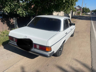 Mercedes Series (W123) foto 8