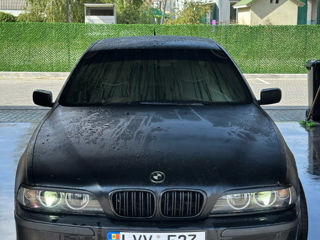 BMW 5 Series foto 1