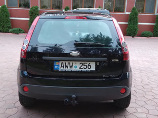 Ford Fiesta foto 4