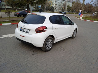 Peugeot 208 foto 3