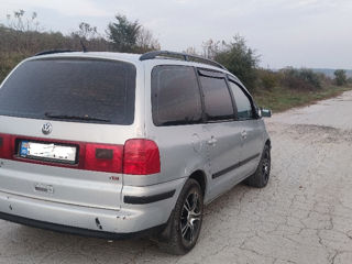 Volkswagen Sharan foto 2