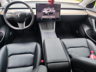 Tesla Model 3 foto 6