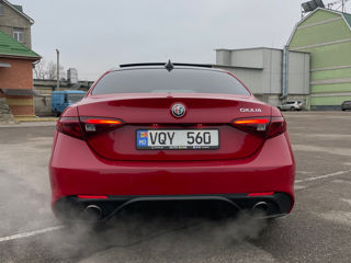 Alfa Romeo Giulia foto 3