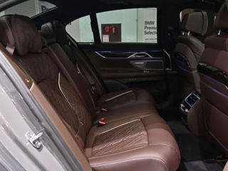 BMW 7 Series фото 12