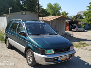 Mitsubishi Space Wagon foto 4