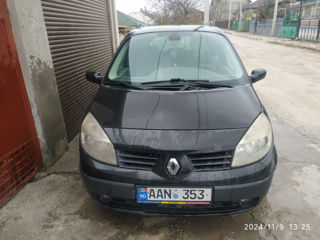 Renault Grand Scenic foto 2