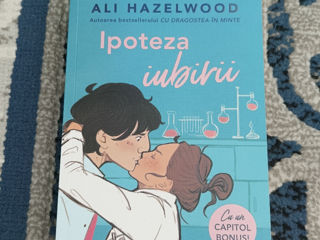 Ipoteza iubirii, Ali Hazelwood