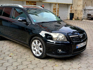 Toyota Avensis foto 9