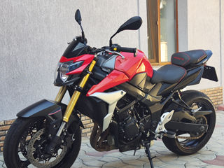 Suzuki GSR-750 foto 1