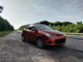 Mazda 2 foto 1