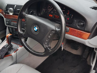 BMW 5 Series foto 4