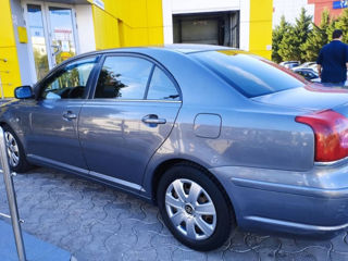 Toyota Avensis foto 4