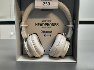 Fresh and rebel Headphones