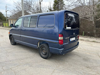 Toyota Hiace фото 3